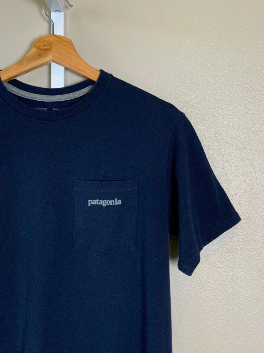 Patagonia P-6 & Line Logo Ridge Pocket Responsibili Tee SS T-Shirts Lot of (3)